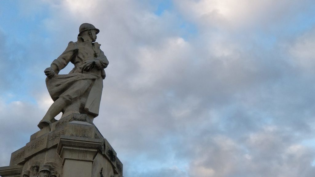 Monument aux morts, place Salford.
Photo : Roman Cassanas/ Meow 