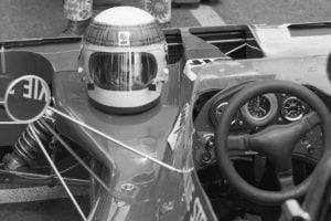 1972,la F1 Tyrell et le casque de Jacky Stewart / Photo Paul Lutz-Agissons pour Charade.