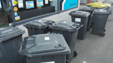 Poubelles dans la rue