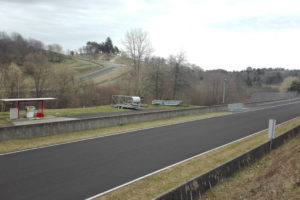 Une ligne droite de la piste du circuit de Charade