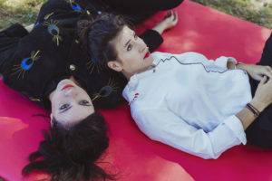 photo du duo comme John, crédit Hmwk