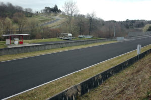 La piste vide du circuit de Charade