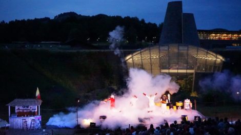 Yapadrisk et la flamme des volcans : un spectacle proposé cet été à Vulcania.
