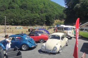 Les vieilles Volkswagen rassemblées à l'occasion de Volc'en Cox.