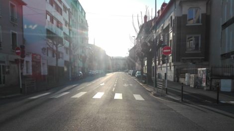Rue de Clermont déserte durant le premier confinement.
