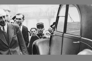 Pierre Boulanger et "sa" 2CV / Photo DR