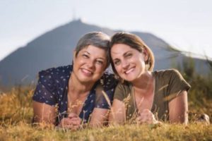 Pascale et Soline au pied du puy de Dôme / photo François Schmitt
