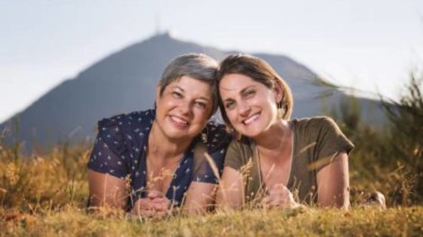 Pascale et Soline au pied du puy de Dôme / photo François Schmitt