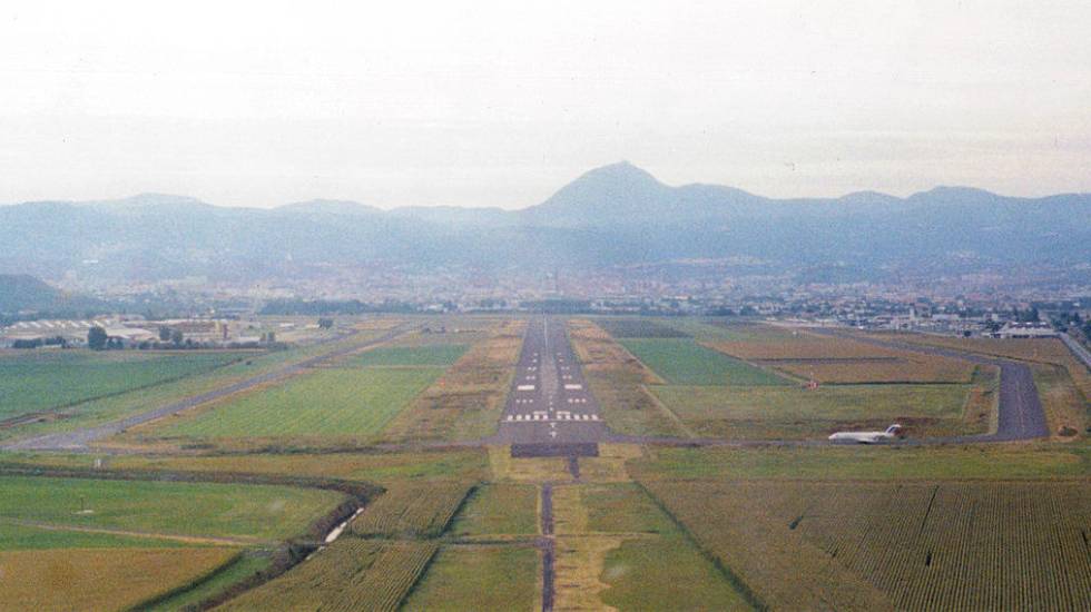 Aeroport_Clermont-Ferrand_Arrivee photo Fabien1309_ Wikimedia Commons