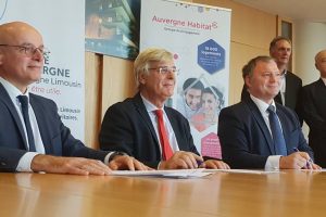L'es équipes dirigeantes d'Auvergne Habitat et de la Caisse d’Épargne Auvergne limousin / Photo 7 jours à Clermont