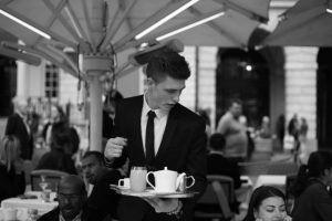 Serveur : Photo Troy Guo - Pexels