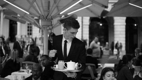 Serveur : Photo Troy Guo - Pexels