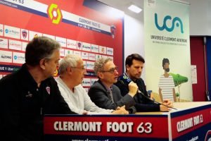 Le pdt de l'UCA et les dirigeants du club / Photo CF63