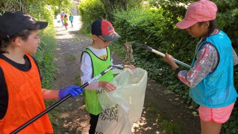 Les élus du conseil municipal des enfants de Beaumont en mission Éco-logique /Photo DR