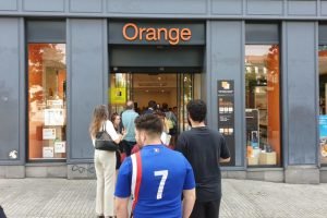 Clients, boutique Orange, panne d'internet /Photo 7 Jours à Clermont