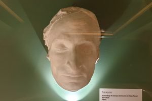 Surmoulage du masque morturaire de Pascal _ Photo 7 Jours à Clermont