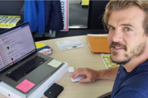 Aurélien Rougerie au bureau / Photo Yves Meunier