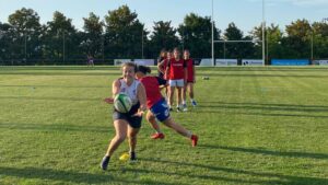 Lea Gabriagues ASM Romagnat en pleine action de transmission du ballon / Photo P. Thivat