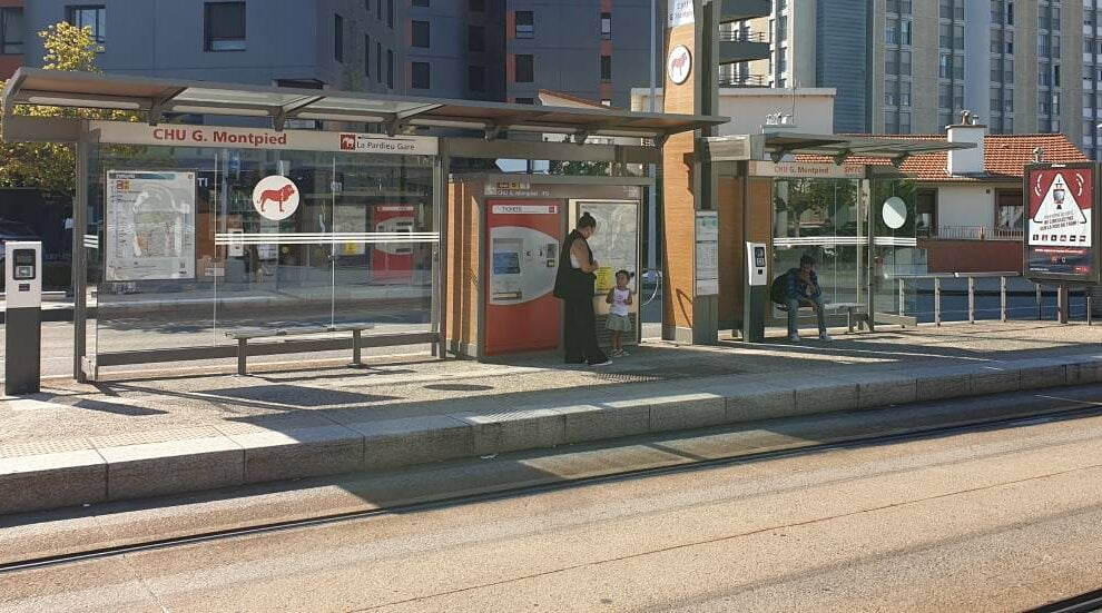 Abris Tram CHU / Photo 7 Jours à Clermont