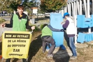 Démontage Logo AuRA Photo Greenpeace