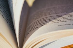 Livre ouvert / Photo R. Alekso - Pexels