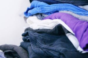 Tas de vêtements Photo Alexander Grey-Pexels
