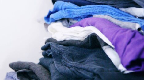 Tas de vêtements Photo Alexander Grey-Pexels