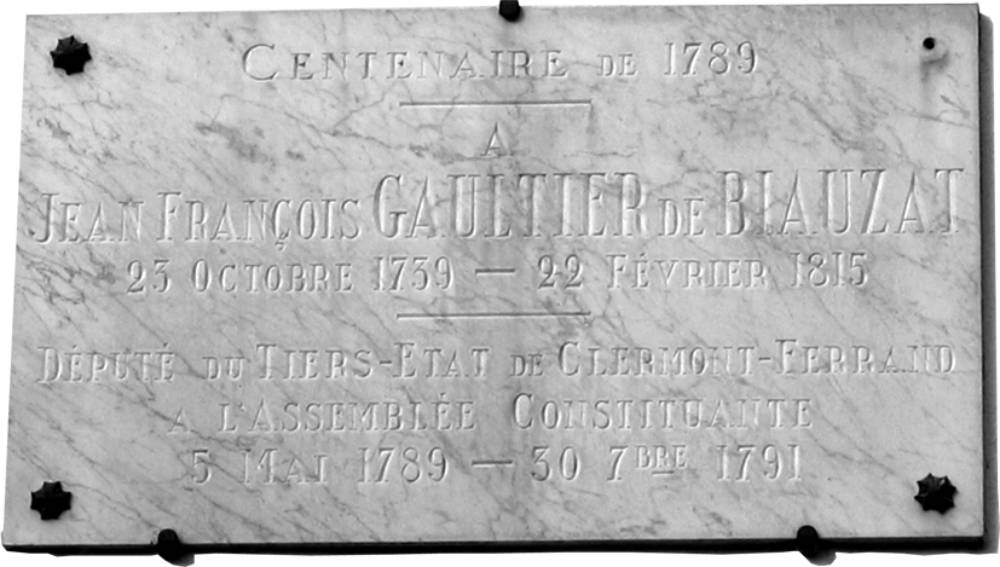 Avant un ravalement de façade et depuis 1889, 40 rue Ballainvilliers, une plaque honorait la mémoire de Gaultier de Biauzat... © Nathalie Vidal