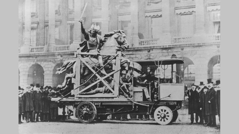 La statue de Vercingétorix sur un camion en 1902 -Archives départementales