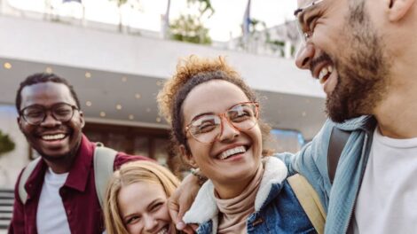 Etudiants souriants / Photo DR
