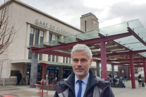 Laurent Wauquiez devant la Gare de Clermont / Photo 7 Jours à Clermont