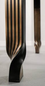 Pieds du bureau Echo / Photo Un air de croûte terrestre MT Métallerie