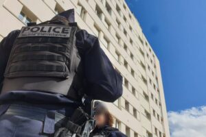 Place nette xxl, Policier à Saint-Jacques Photo 7 Jours à Clermont