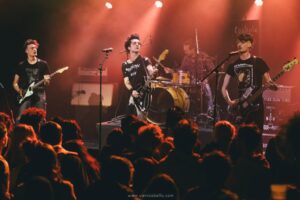 omage du groupe FoxHole, gagnants du concours Europavox Campus