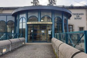 Entrée des thermes de Royat / Photo 7 Jours à Clermont