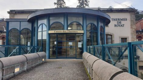 Entrée des thermes de Royat / Photo 7 Jours à Clermont
