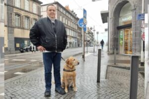 Frédéric Deslandes et Lohé dans la rue Photo W. L