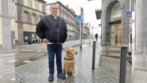 Frédéric Deslandes et Lohé dans la rue Photo W. L