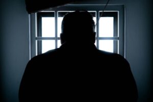 Homme en Prison / Photo Donald Tong - Pexels