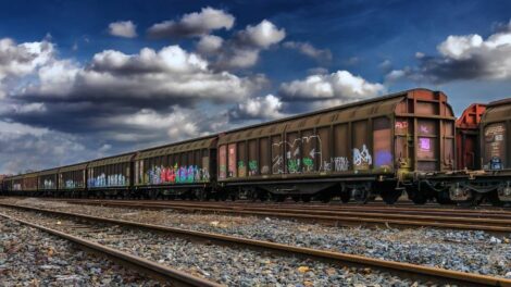 Wagons de marchandise / photo Tama66-Pixabay