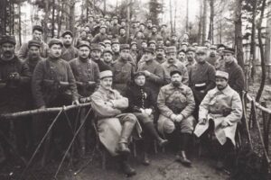 Mitrailleurs du 92e RI début 1915 Cantonnement de bref repos du Cessier (commune de Beuvraignes, Somme) Photo DR