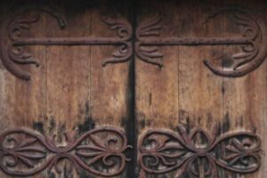 Portail du XIIe siècle, église de Montpensier / Photo Sauvegarde de l'Art Français