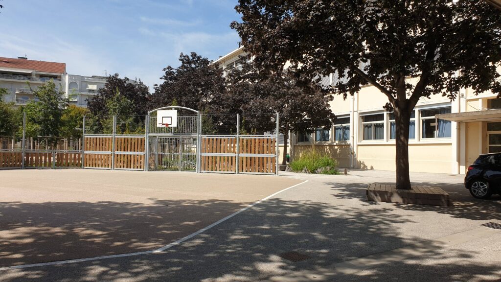 Cour-d'école/ Photo-7-Jours-à-Clermont