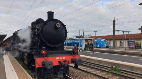 La 140 C 27 en gare de Clermont / Photo 7 jours à Clermont