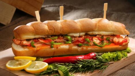 Smash saucisse vedette du casse-croûte rue Saint-Genès / Photo Rajesh TP - Pexels