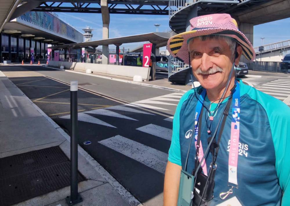 L'homme au chapeau  / Photo J.C. Tridot