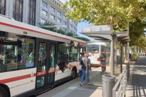 Bus, arrêt Maison de la culture / Photo 7 Jours à Clermont