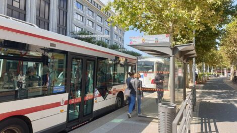 Bus, arrêt Maison de la culture / Photo 7 Jours à Clermont