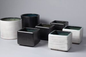 Cache-pots en céramique de Georges Jouve. Estimation 3 à 8 000 € pièce / Photo Ivoire