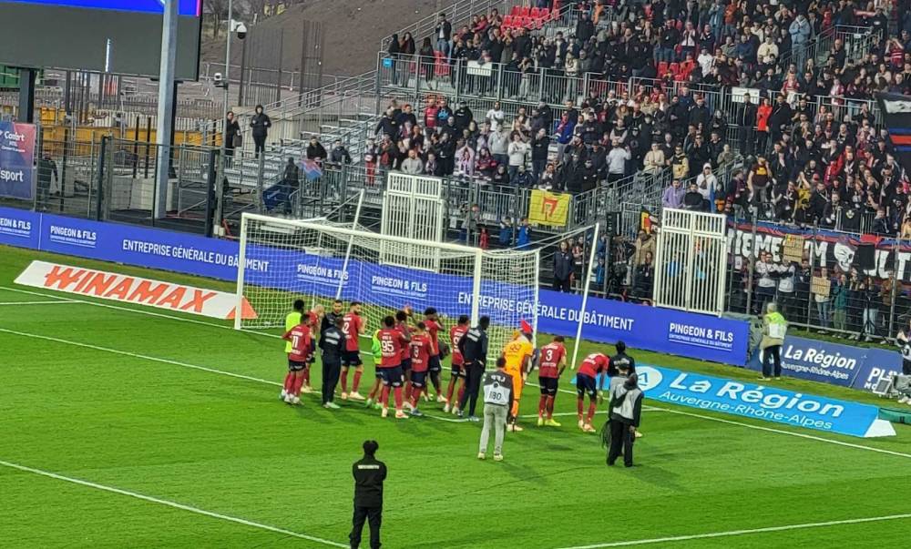 Le salut aux supporters /  Photo Y.Meunier